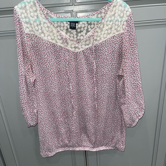 Torrid plus size sheer Ditsy floral print blouse size 2X - Picture 2 of 7